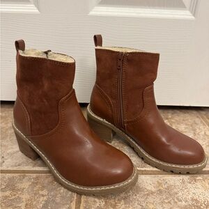 Universal Thread Ankle Booties